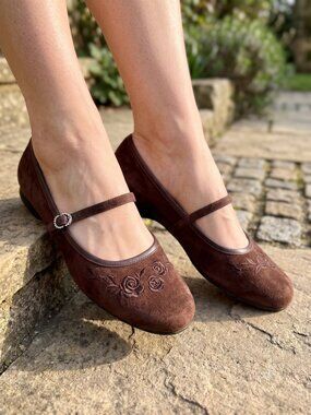 BeautiFeel suede embroidered mary janes